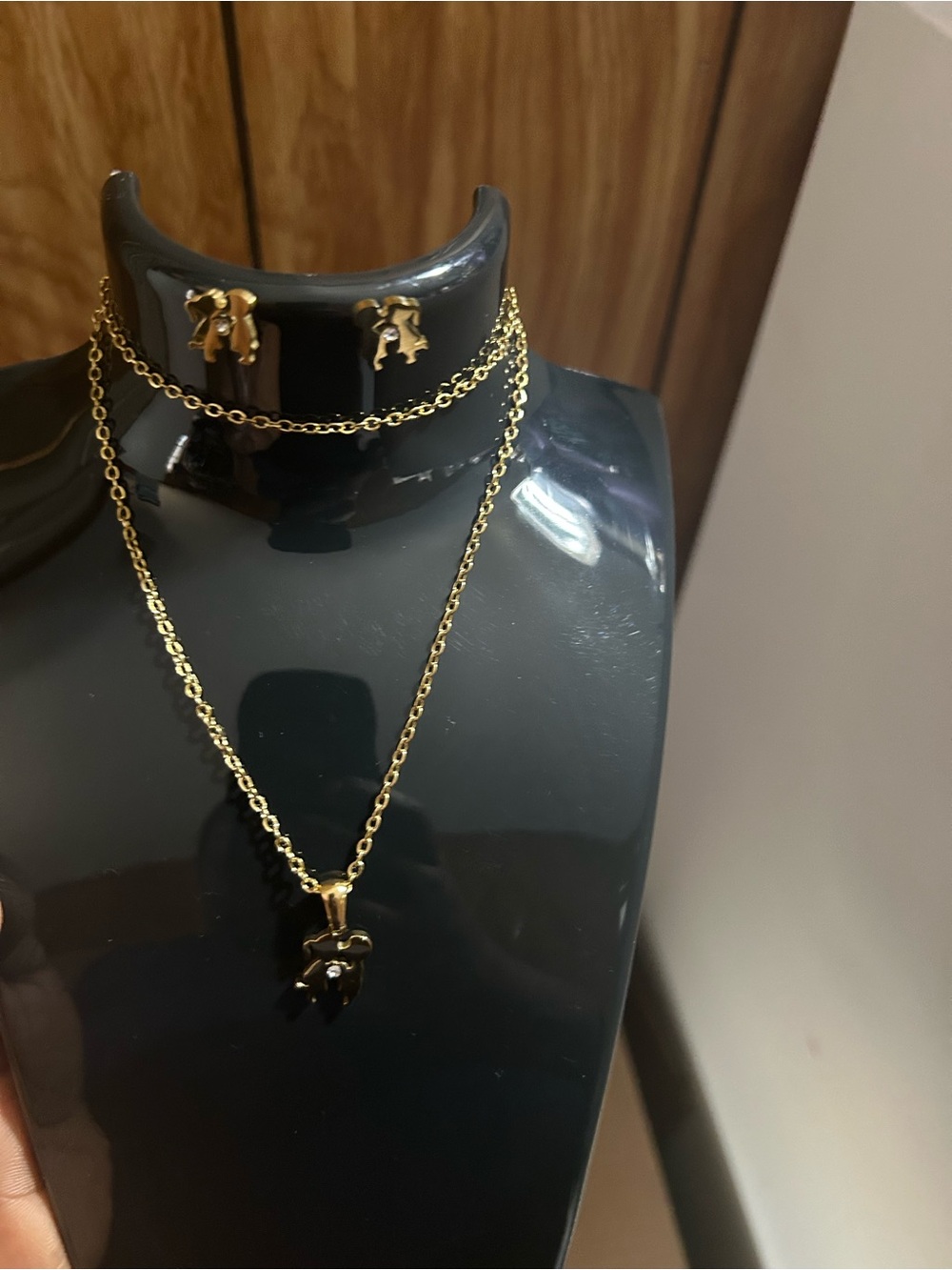 Gold-Tone Layered Necklace & Stud Earrings Jewelry Set – Elegant Women’s Fashion
